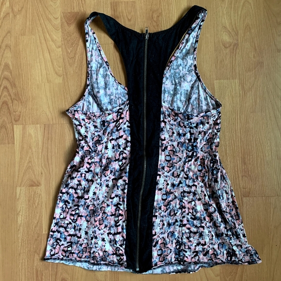 Silence + Noise zipper back tank top - Picture 3 of 4